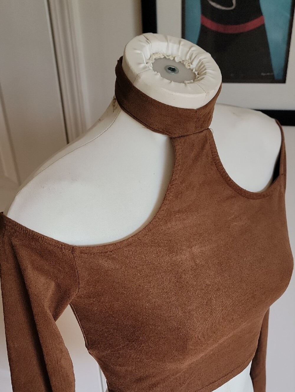 🍒 Windsor Brown Faux Suede Off The Shoulder Mock Neck Crop Top XS - Picture 4 of 5